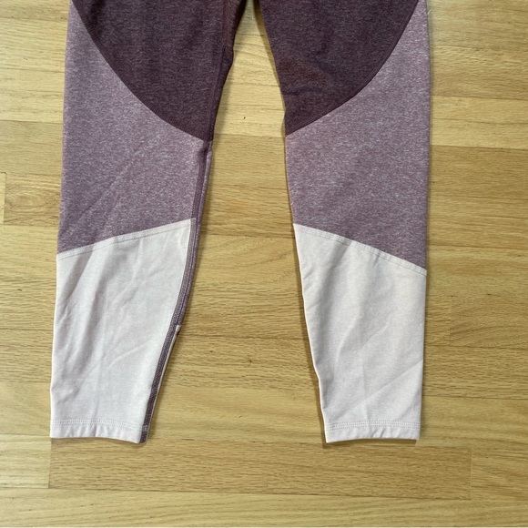 Old Navy Active Elevate ColorBlock Leggings Size Medium in Excellent Condition - Picture 3 of 11